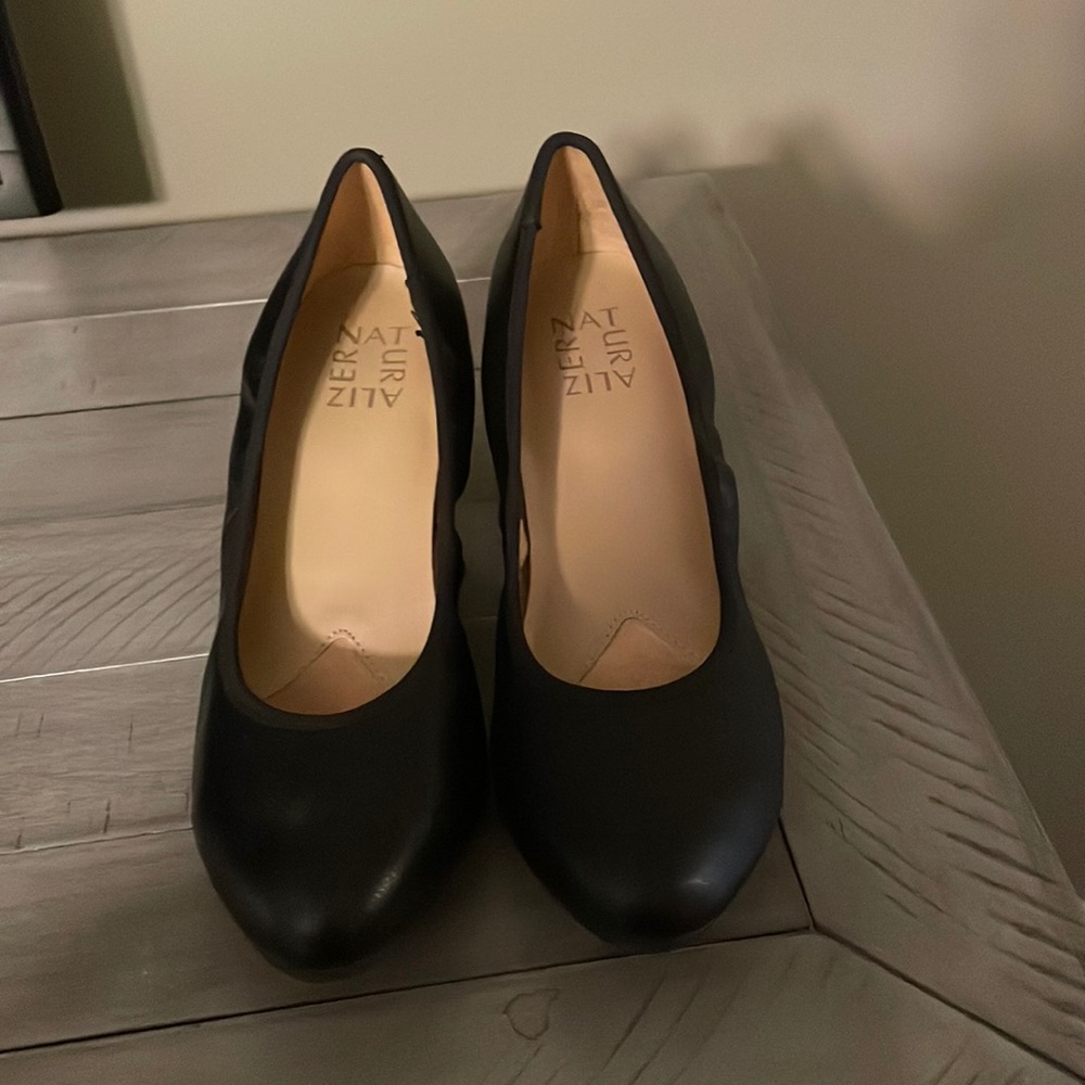 Brand new Naturalizer black heals